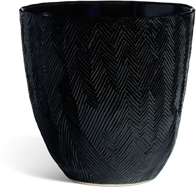 (carved 39) by Shio Kusaka - Auction record, sale price, and art valuation. Compare with similar artists and explore comparable artworks.