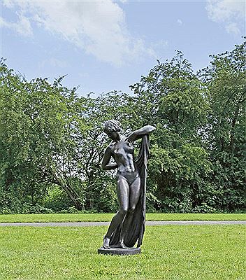 Phryne by Ferdinand Lepcke - Auction record, sale price, and art valuation. Compare with similar artists and explore comparable artworks.