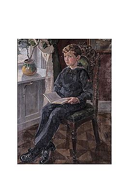 Jeune garçon assis, lisant près de la fenêtre