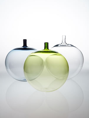 Set of three "Äpplet" (Apple) vases, from the "Expo Collection"
