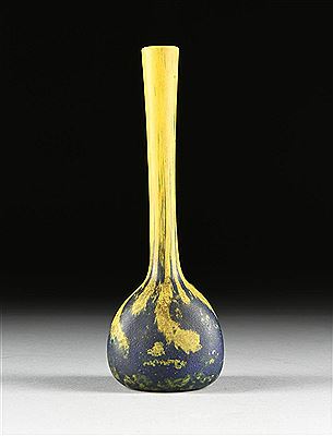 A FRENCH ART DECO MOTTLED GLASS VASE