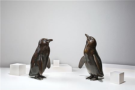 "Pinguin" (head straight on) und "Pinguin" (head to top right)