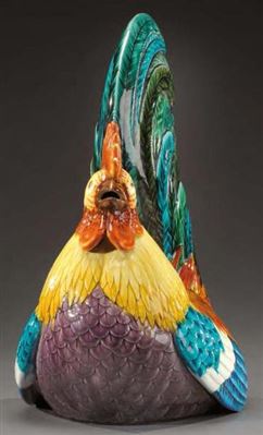 Exceptionnel et rare sujet en céramique émaillée polychrome figurant un coq.