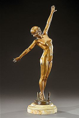 Sculpture en bronze à patine médaille figurant une danseuse nue aux lances by Fernand Ouillon-Carrère - Auction record, sale price, and art valuation. Compare with similar artists and explore comparable artworks.