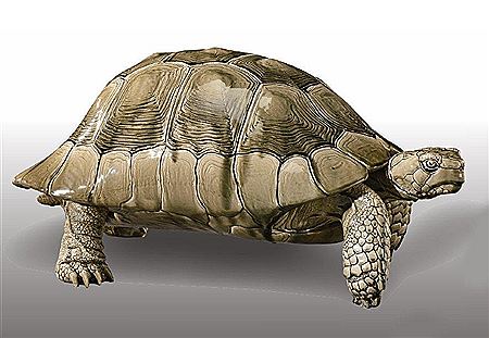 Importante sculpture en céramique émaillée grise figurant une tortue