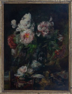 BOUQUET DE FLEURS SUR UN ENTABLEMENT