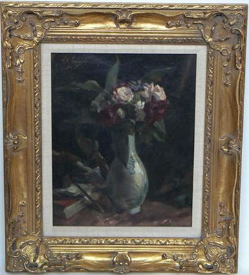 Bouquet de fleurs au vase alsacien sur un entablement