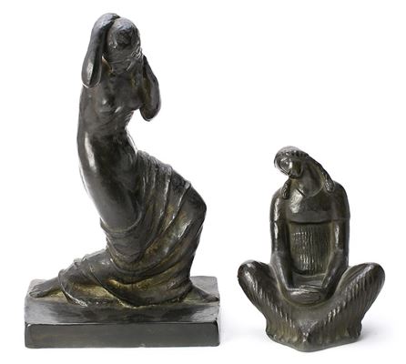 Joven sentada y Joven clásica (2)