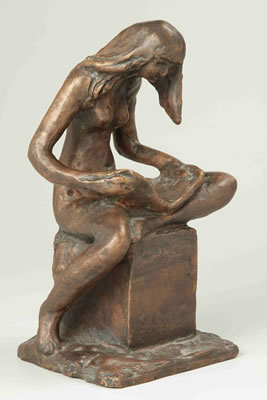 Reading nude