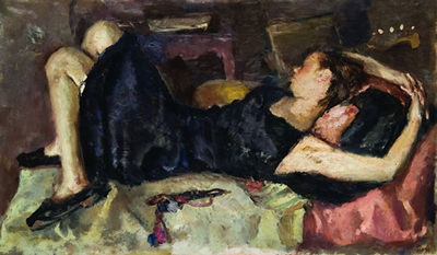 Ragazza distesa in un interno