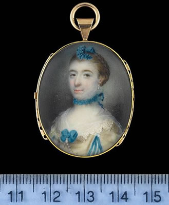 A Lady, wearing cream dress, the sleeves with blue trimmed slashes to reveal striped blue and white, white lace collar held with blue ribbon bow and pendent pearl, strands of pearls from her corsage, blue ruffled ribbon choker tied at the nape of her neck