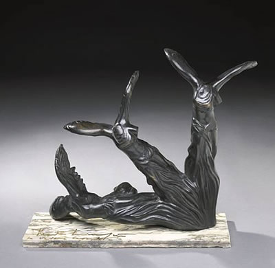 La Victoria de Samotracia cayendo, c. 1990 by Marta Minujin - Auction record, sale price, and art valuation. Compare with similar artists and explore comparable artworks.