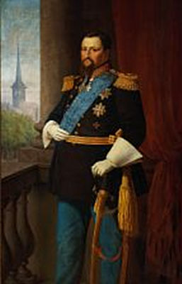 A portrait of King Frederik VII standing on a balcony, in the background a view of Børsen (The Stock Exchange) in Copenhagen