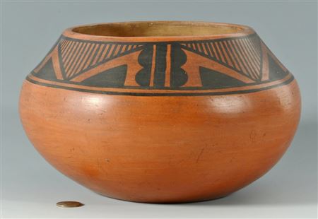 San Ildefonso jar with designs