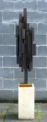 'Construction'. Abstracte sculptuur in gesoldeerd ijzer by Thierry Gonnin - Auction record, sale price, and art valuation. Compare with similar artists and explore comparable artworks.