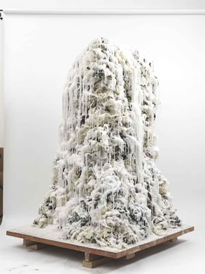 Waterfall by Guogu Zheng - Auction record, sale price, and art valuation. Compare with similar artists and explore comparable artworks.