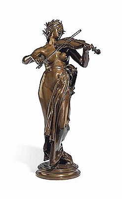 FIGURE OF A VIOLINIST