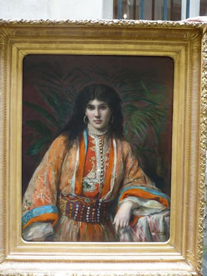 Portrait de marocaine au collier de perles