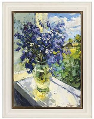 Daisies and bluebells in a glass vase