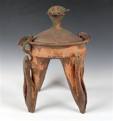 FOUR-LEGGED STONEWARE VESSEL