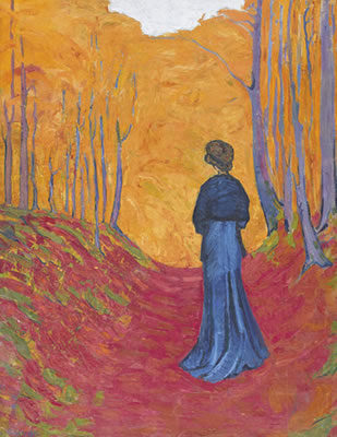 Herbstliche Waldpartie mit Dame in blauem Kleid.