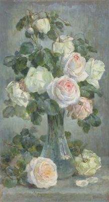 Glasvase mit Rosenbouquet.