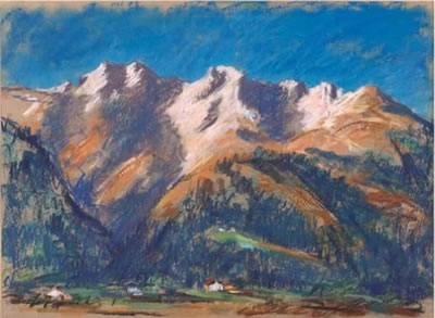 Alpenkette mit kleinen Bauernhäusern