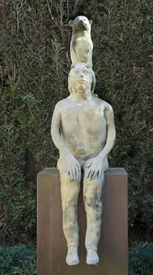 Homme avec chien sur les épaules