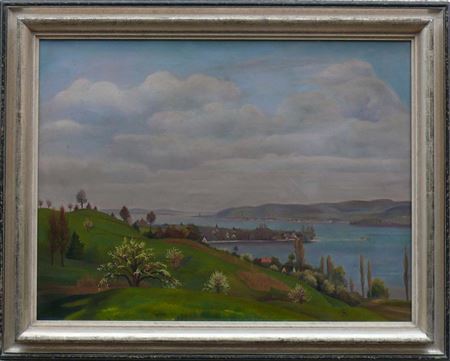 "Frühlingstimmung am Untersee"; Blick von erhöhter Stelle aus auf den See mit gegenüberliegender Schweiz Richtung Osten; im Vordergrund blühende Kirschbäume, leicht bewölkter Himmel