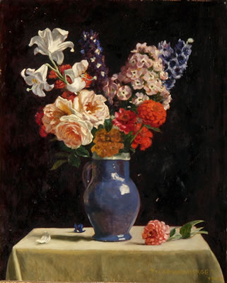 Bunter Blumenstrauss in blauem Steingutkrug