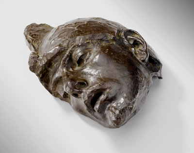 Bronzekopf eines Kriegers als Halbrelief