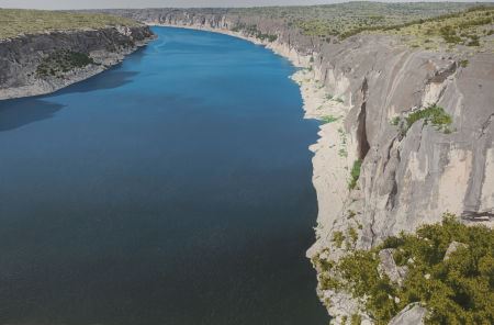 Sample artwork by Dennis Blagg (Born 1951), known for national park landscape painting - View similar artists and auction records