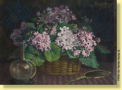 Composition aux fleurs et au verre de Liège