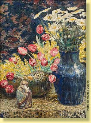 Composition au vase fleuri et chinoiserie