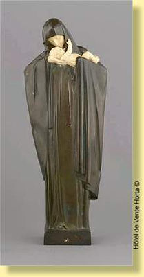 Maternité by Lucienne Antoinette Heuvelmans - Auction record, sale price, and art valuation. Compare with similar artists and explore comparable artworks.