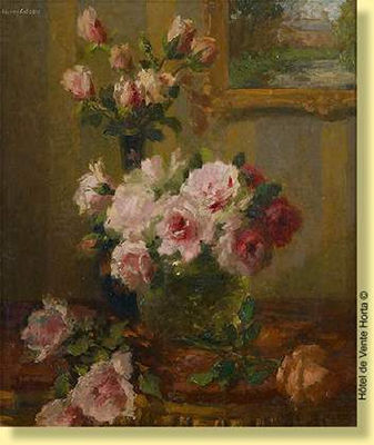 Composition aux roses sur fond de tableau