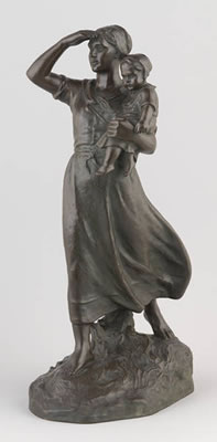 Femme et enfants de pêcheurs scrutant l'horizon