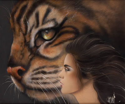 Profils de jeune femme et de tigre.