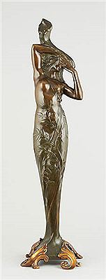 Jeune femme fleur Art Nouveau