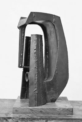 Tête abstraite by Hansjorg Gisiger - Auction record, sale price, and art valuation. Compare with similar artists and explore comparable artworks.