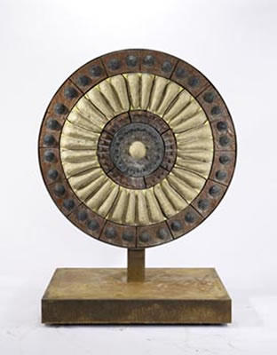 FREESTANDING MEDALLION SCULPTURE