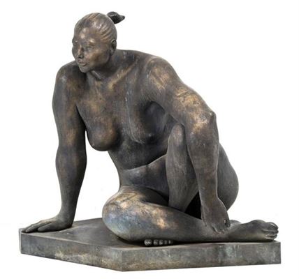 Mujer contemplando