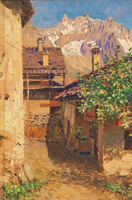 Campanile al sole e monti