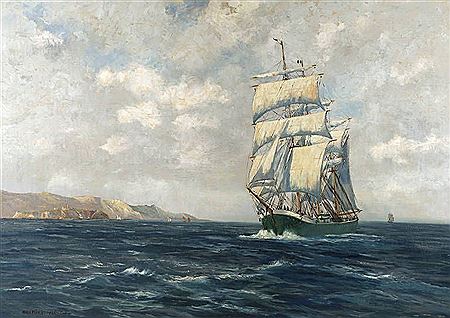 Segelschiff vor Küstenlandschaft ruhige See mit italienischem Segelschiff vor der Küste von Kalabrien unter duftig bewölktem Himmel im hellen Sonnenlicht
