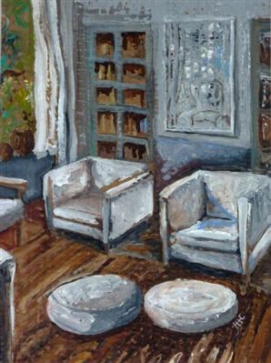Intérieur aux fauteuils blancs