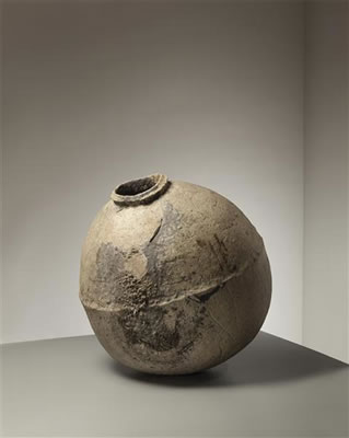 Large floor-standing jar, 2005 by Shiro Tsujimura - Auction record, sale price, and art valuation. Compare with similar artists and explore comparable artworks.