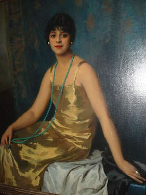 Élégante au collier de perles