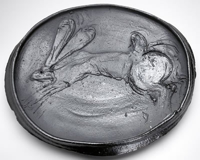 Wall-hanging charger with hare in sculptural relief
