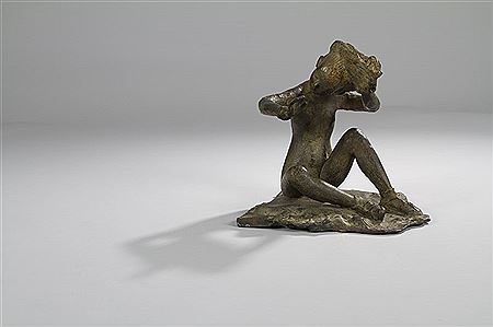 Baigneuse assise.