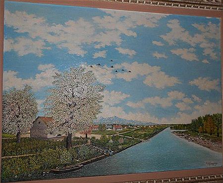Bord de rivière aux arbres en fleurs